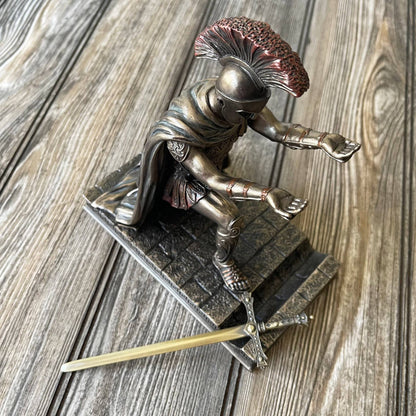💯  🔥Greece commander statue desk decoration pen holder（15*10*6CM）