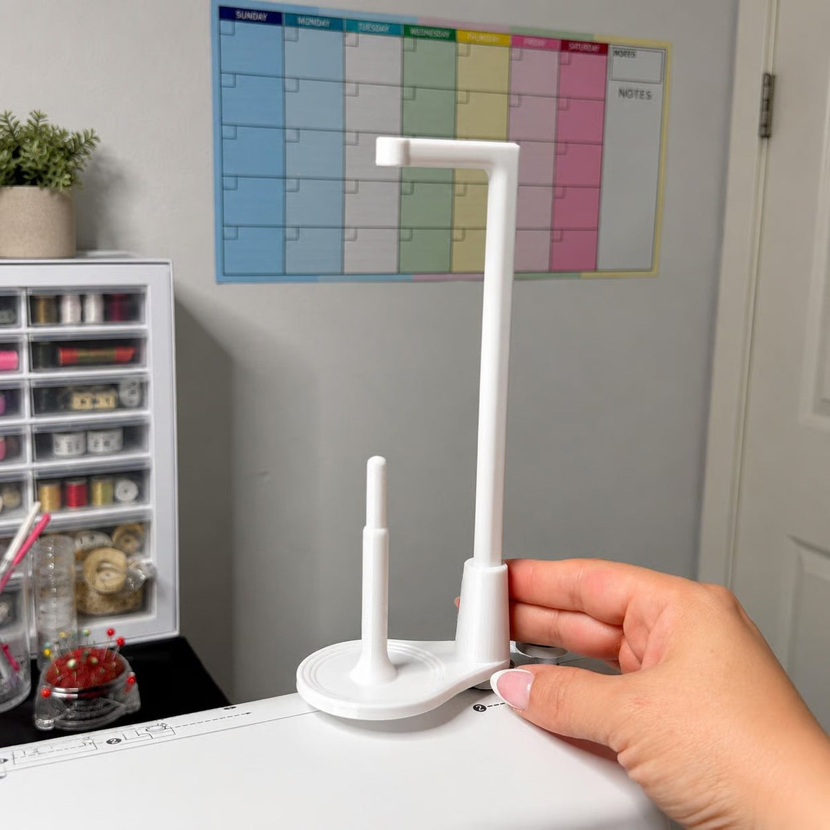 🧵Large Capacity Thread Spool Stand🪡(Compatible With Most Sewing Machines In US Markets)