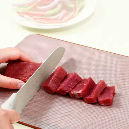 Disposable food-grade PE cutting board, anti-mold, antibacterial, suitable for cutting vegetables and fruits, for outdoor use, sterile board.
