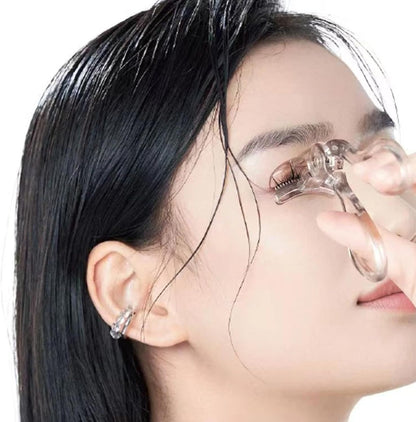 Wide-angle eyelash curler with comb - perfectly curls every lash without pinching your fingers!