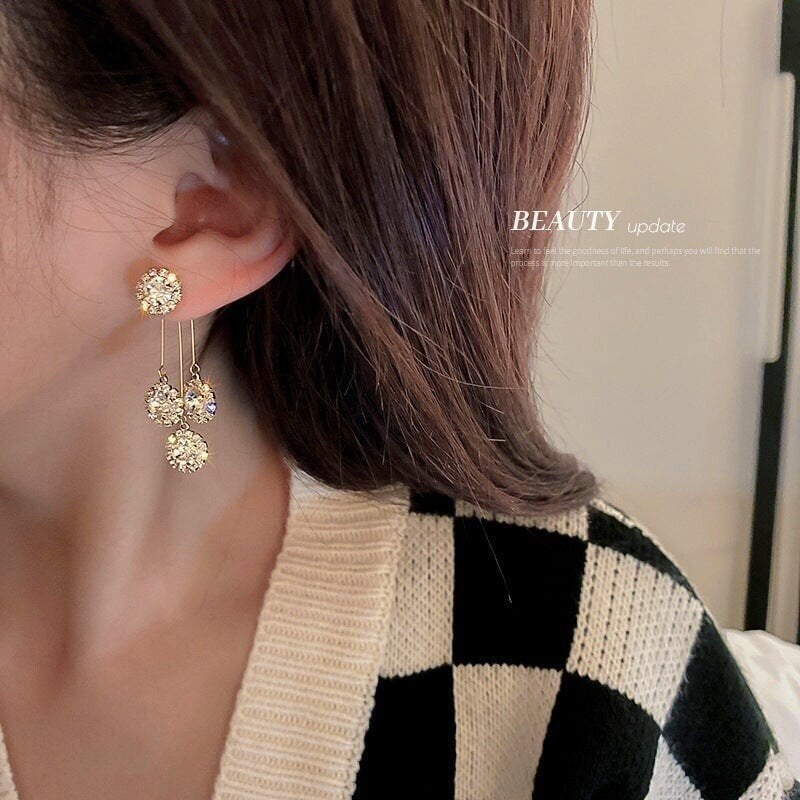 Zircon round petal earrings