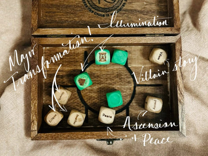 🔮🎲 Juego de dados de adivinación arcana – Caja de madera grabada, dados oraculares para rituales de tarot, amplificador de intuición artesanal