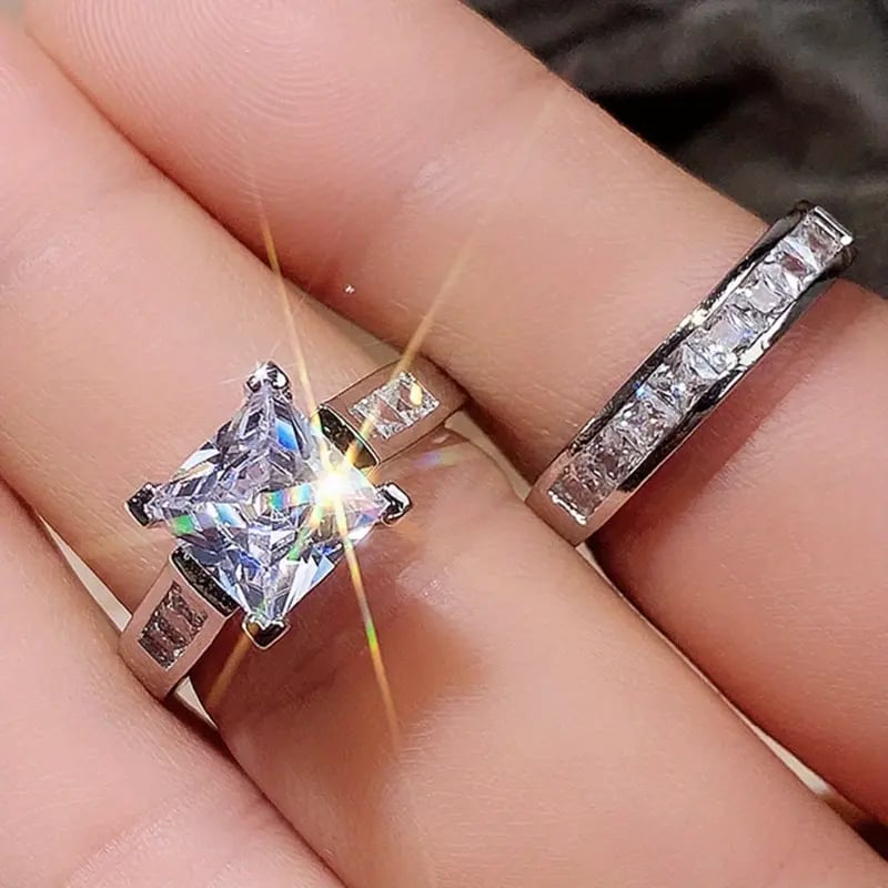 💍 Two-Piece Cubic Zirconia Sparkling Ring Set for Women - Valentine's Day, Anniversary, and Party Jewelry
