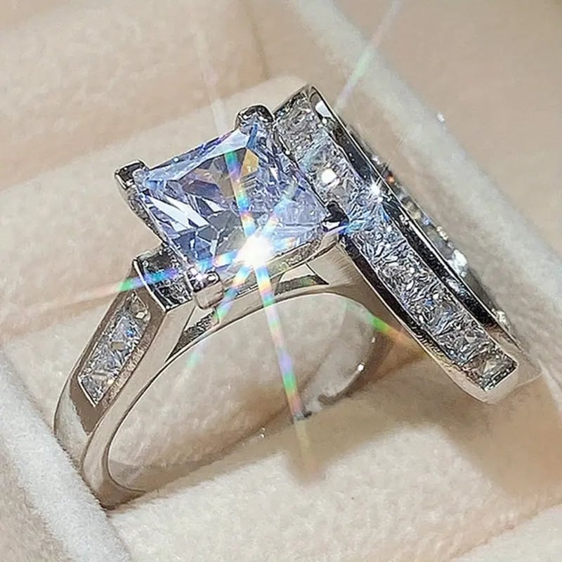 💍 Two-Piece Cubic Zirconia Sparkling Ring Set for Women - Valentine's Day, Anniversary, and Party Jewelry