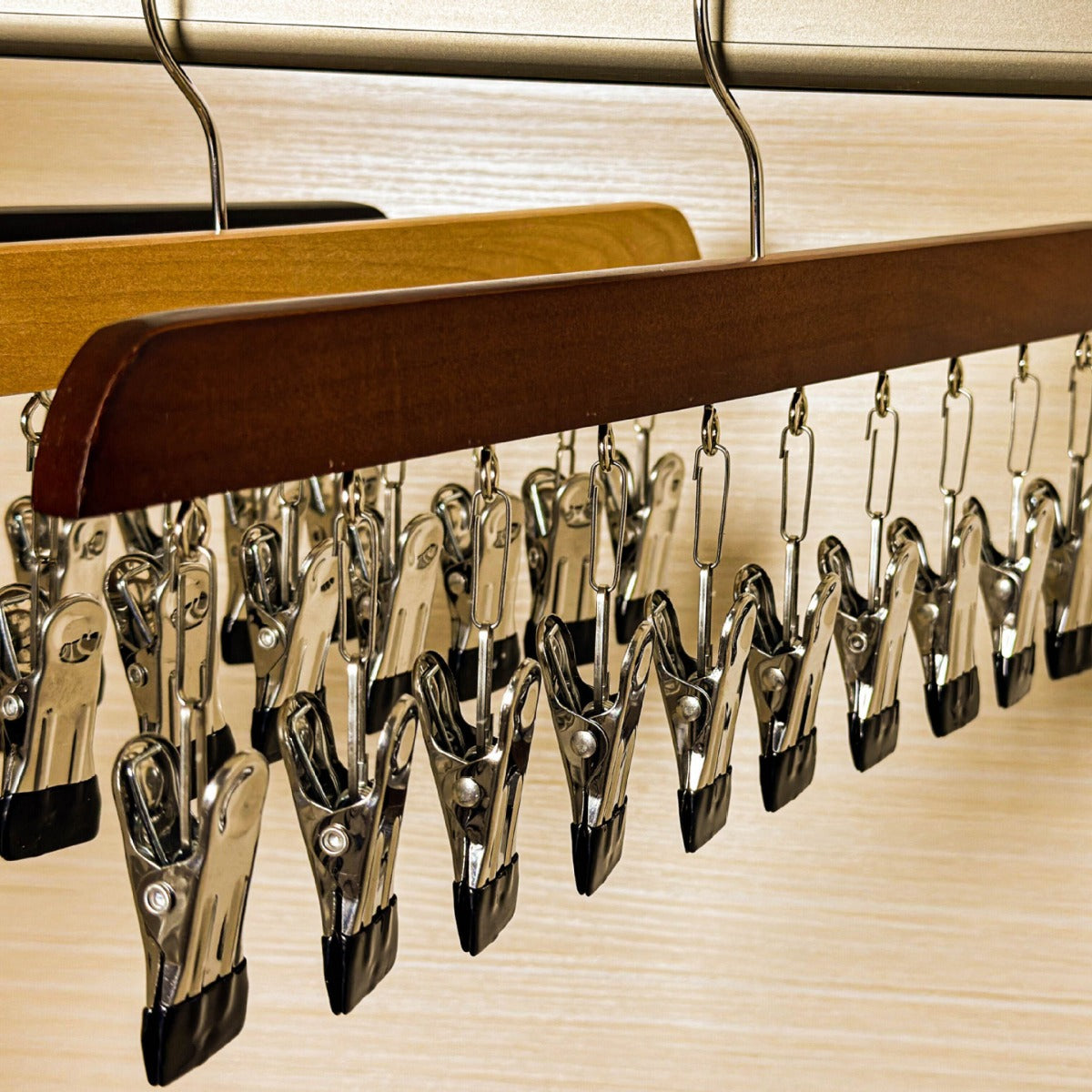 Hang 10 Items Instantly! No-Slip Wooden Multi-Clip Organizer