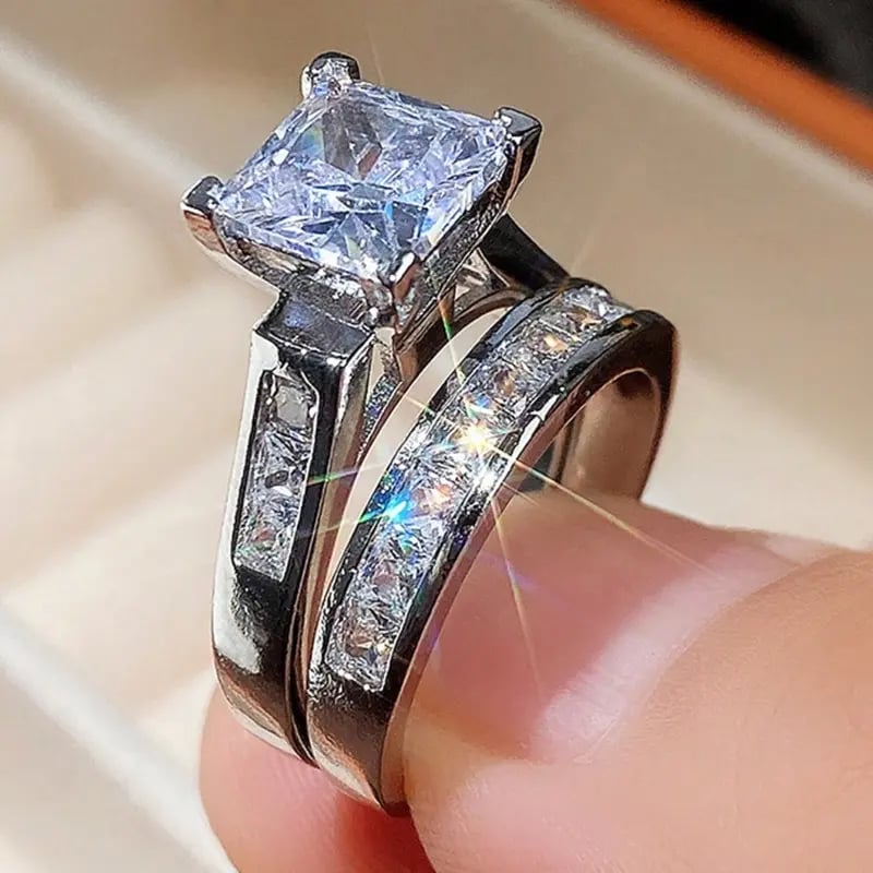 💍 Two-Piece Cubic Zirconia Sparkling Ring Set for Women - Valentine's Day, Anniversary, and Party Jewelry