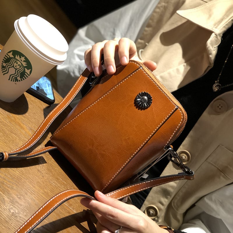 📢📢50% OFF !! 🔥 Women's soft leather mobile phone bag messenger bag