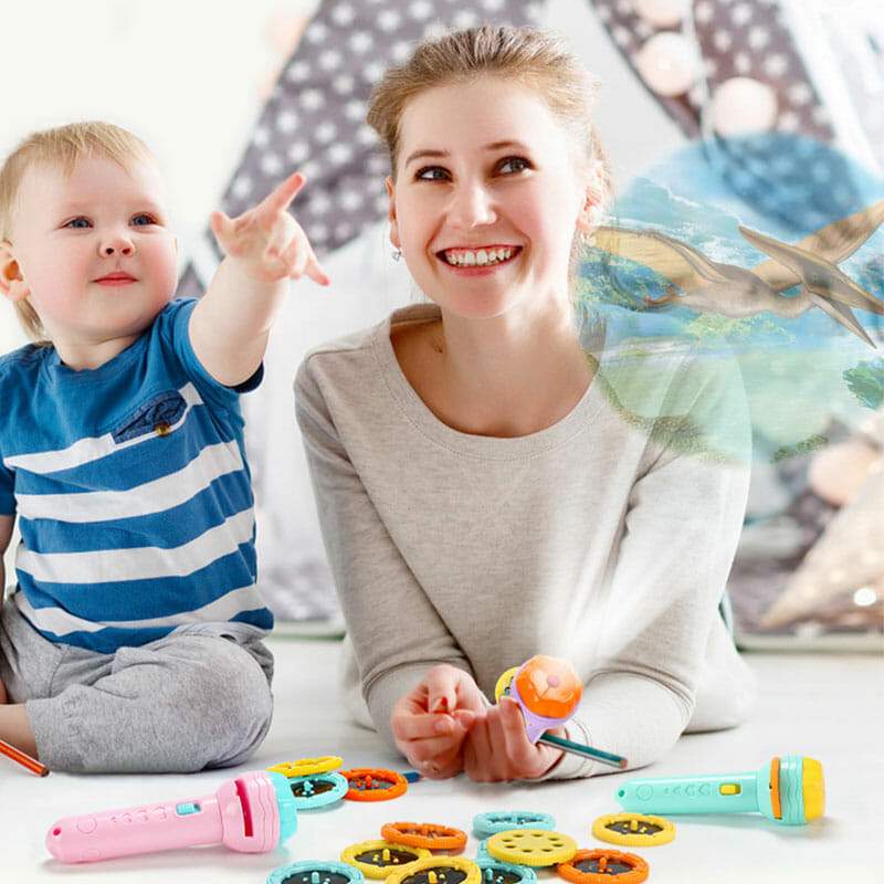 🥳2026 HOT SALE🥳💞50K+ SOLD!🧸🔦 50% OFF! Children‘s Projection Torch – 80 patterns, optical play. Soft light protects eyes. Perfect for bedtime stories & curious minds. 🌙💤
