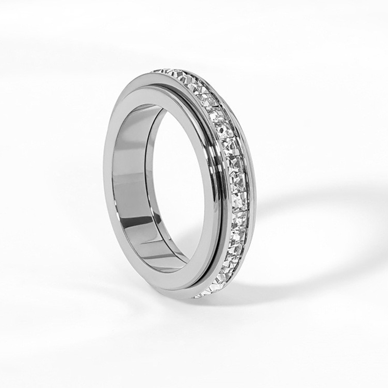 【📍Exquisite Collection📍】Titanium Steel Rotatable Spinner Ring with Zirconia💍