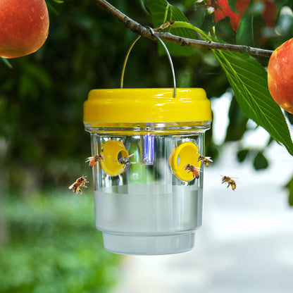 🐝☀️ Solar-powered wasp trap for patios and gardens 🔋🌿 – effective, rechargeable and weatherproof – chemical-free, covers up to 500 m² !