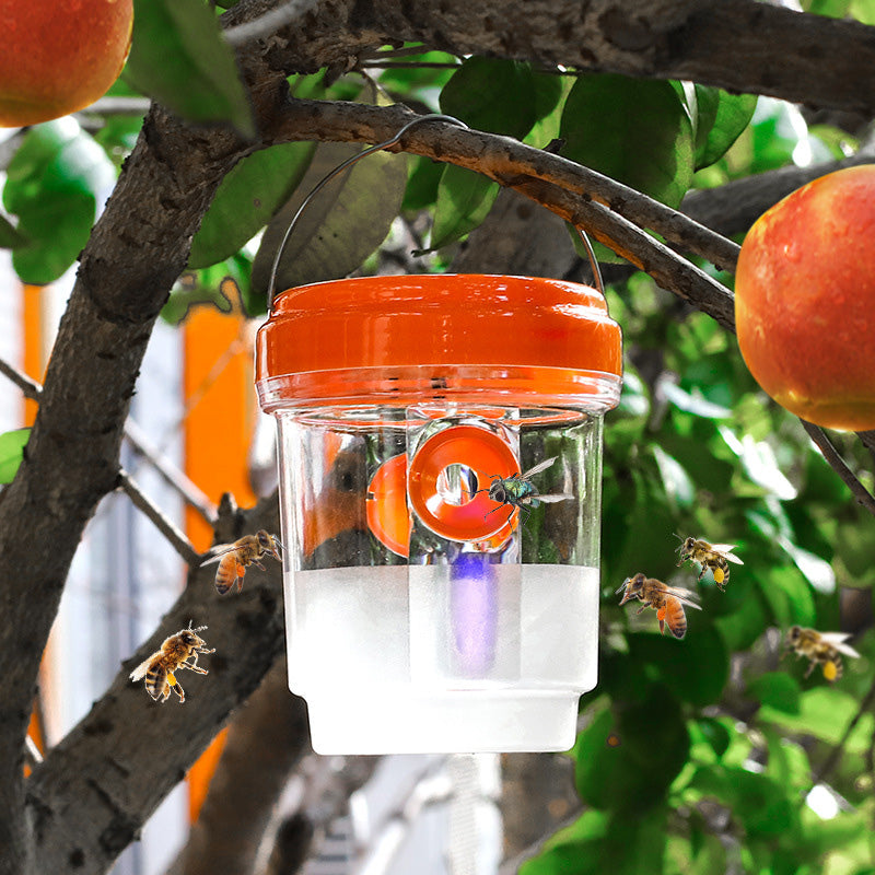 🐝☀️ Solar-powered wasp trap for patios and gardens 🔋🌿 – effective, rechargeable and weatherproof – chemical-free, covers up to 500 m² !