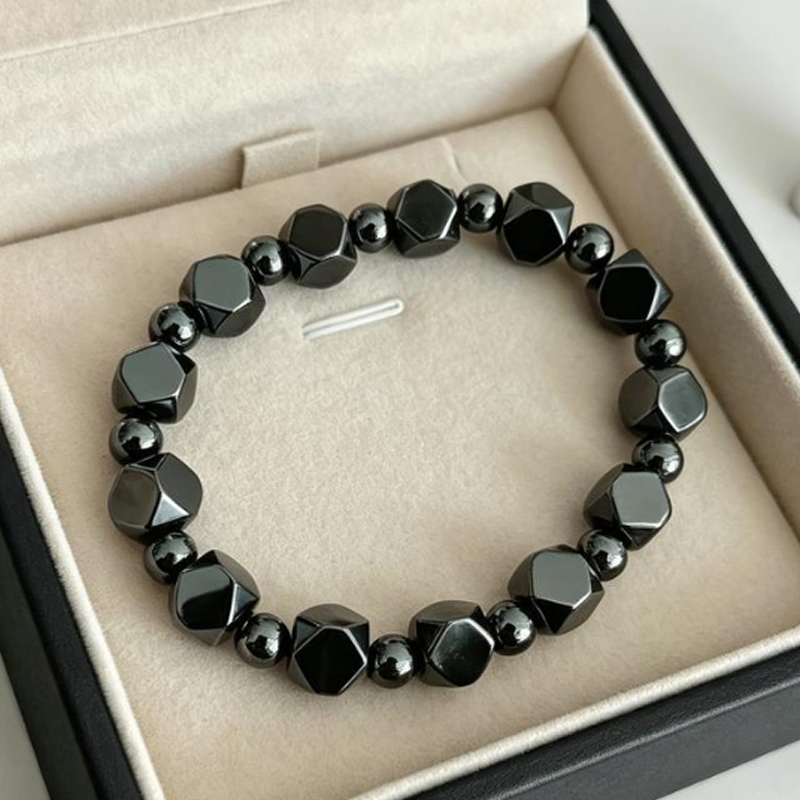 Vintage style bracelet with round synthetic stones
