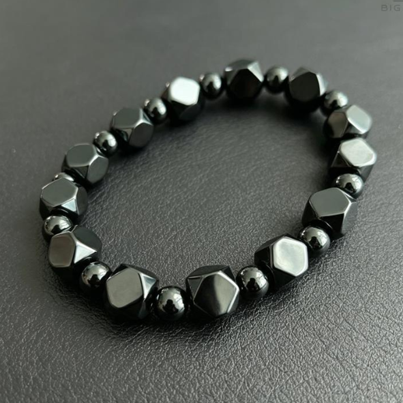 Vintage style bracelet with round synthetic stones